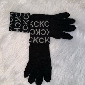 Calvin Klein stretch knit gloves